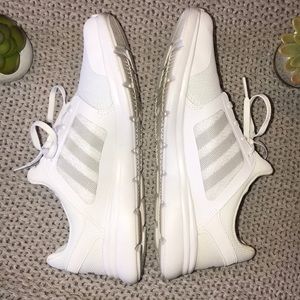 Adidas SIZE 9 White cloud foam Running shoes 👟